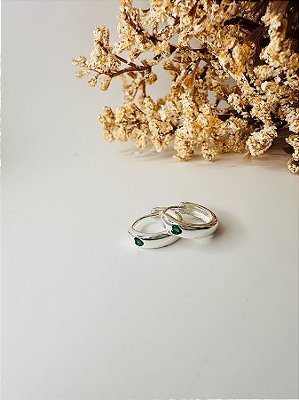 Brinco argola lisa coração verde