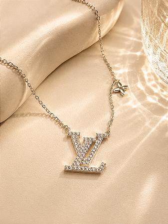Colar inspiração Louis Vuitton cravejado