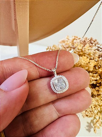 Colar pedra quadrada cravejada