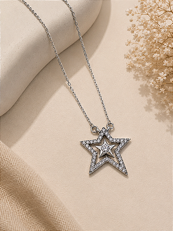Colar estrela cravejada com banho de ródio