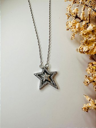 Colar estrela cravejada com banho de ródio