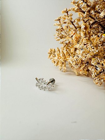 Piercing tragus folha cravejada
