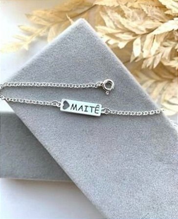 Pulseira personalizada de chapa com coração e nome vazados