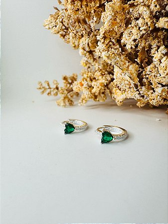 Brinco argola cravejada coração verde