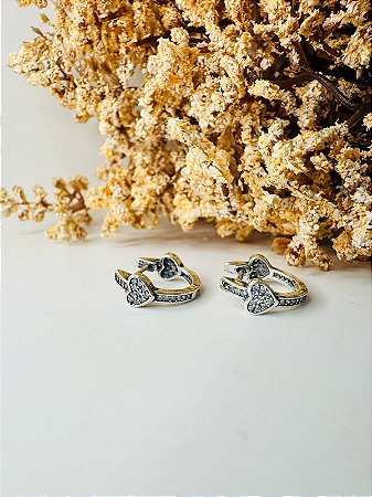 Brinco inspiração Pandora argola coração cravejado