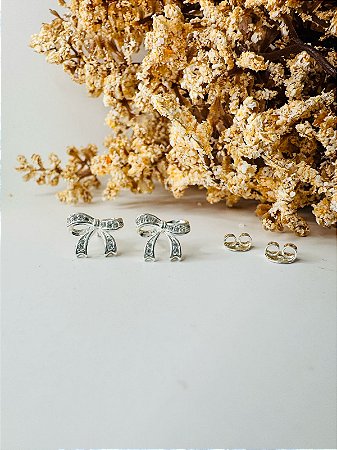 Brinco laço cravejado