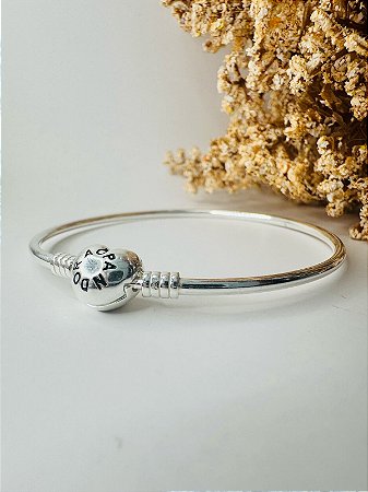 Bracelete inspiração Pandora rígido coração liso
