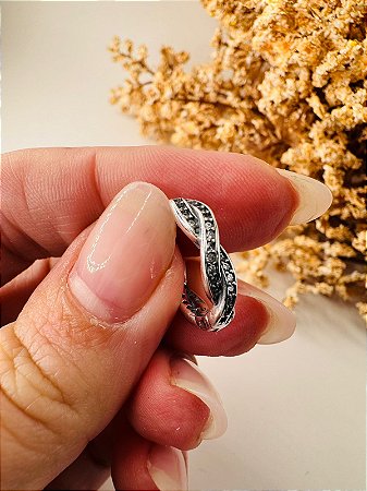 Brinco inspiração Pandora argola fios entrelaçados