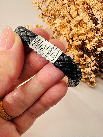 Pulseira masculina personalizada courino com inicial e nomes