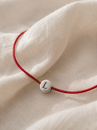 Pulseira personalizada inicial fio acetinado vermelho (pulseira da sorte)