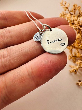 Colar personalizado patuá medalha com nome e coração