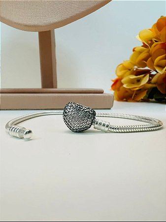 Pulseira berloque inspiração Pandora coração cravejado com banho de ródio