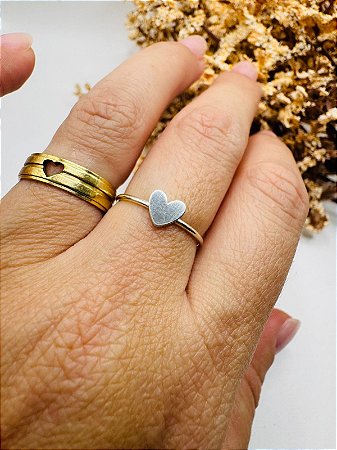 Anel aro fino coração fechado