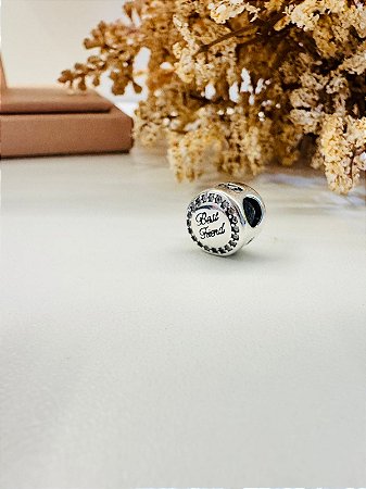 Berloque separador círculo Best Friend com borda cravejada