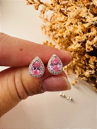 Brinco gota pedra rosa borda cravejada