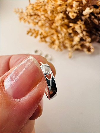 Brinco trio argola lisa coração vazado