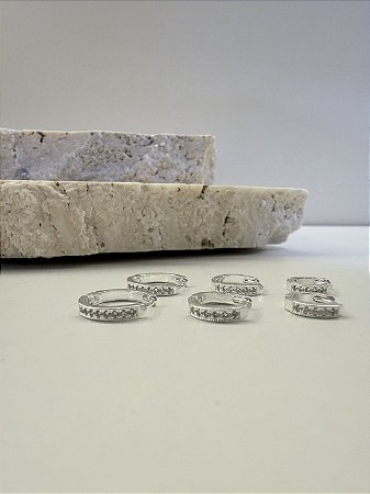 Brinco trio argola cravejada fio reto