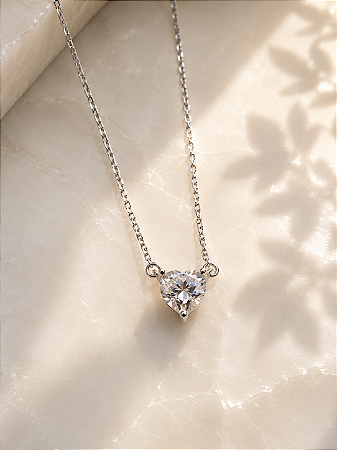Colar Moissanite ponto de luz coração 7,7mm