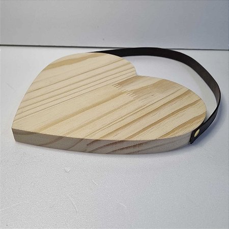 Coração Pinus 23cm com alça em couro