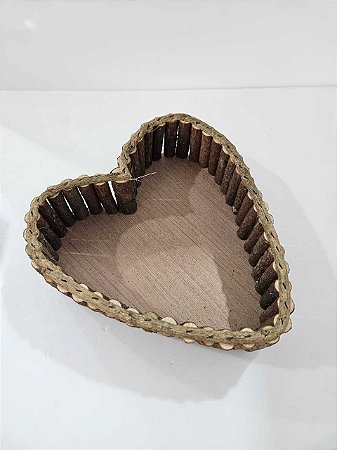 CACHEPÔ DE MADEIRA RUSTICO CORAÇÃO 23x21cm
