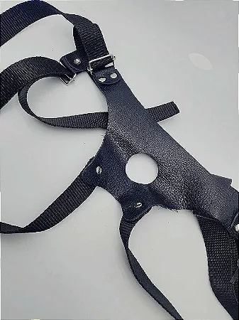 Cinta (Strapon) Em Couro com Furo para Pino (Abertura p/ Clitóris)