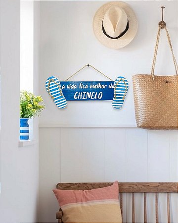 Placa Decorativa Náutica Azul A vida fica melhor de Chinelo Decoração de Parede em madeira