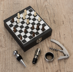 KIT VINHO MODELO XADREZ COM 4 PEÇAS + TABULEIRO COM 32 PEÇAS