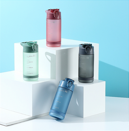 SQUEEZE PLÁSTICO 550ML TAMPA ROSQUEAVEL COM BICO DE CANUDO FOSCO