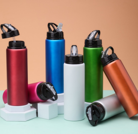 SQUEEZE DE ALUMINIO 800ML COM TAMPA PLÁSTICA E BICO DE CANUDO