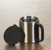 CANECA INOX 180ML COM CABO E TAMPA EM PLÁSTICO