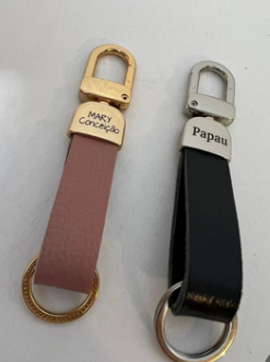 CHAVEIRO EM COURO COM PERSONALIZAÇÃO A LASER DIRETO NO MOSQUETÃO