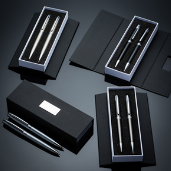 CONJUNTO CANETA E PALISEIRA EM ESTOJO DE CARTONAGEM