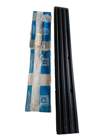 Aplique Moldura Friso Porta Traseira Lado Esquerdo D20 Dupla Veraneio 85/ em diante Original GM 94647781 Novo de Época