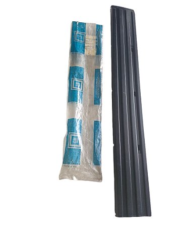 Aplique Moldura Friso Porta Traseira Lado Esquerdo D20 Dupla Veraneio 85/ em diante Original GM 94647781 Novo de Época