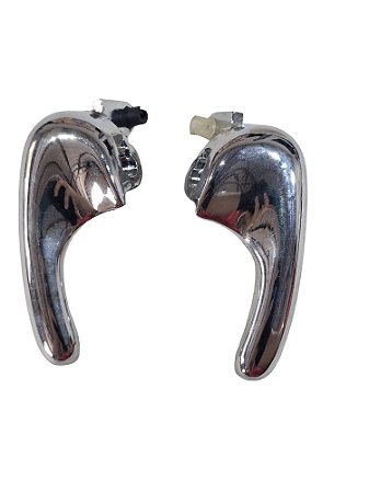 Par Maçaneta interna Porta dianteira Esq/Dir Cromada Metal VW Gol GII 94 à 01 Parati GII 96 à 01 Universal 21134 21135