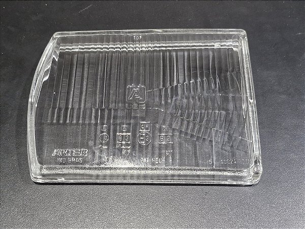 Lente Vidro Farol Lado Direito Gol BX 80/85 Original Arteb 40024LD Observação Com Pequeno Detalhe