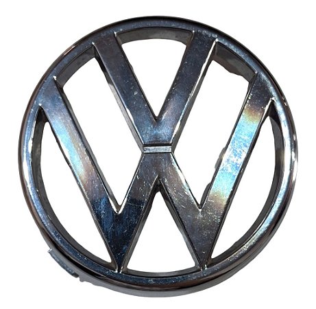 Emblema Cromado Original da Grade Dianteira Original VW Santana 1984 a 1991 VW 325853601 Novo de Época
