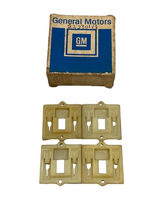 Kit 4 peças Grampo do Friso Lateral da Porta GM Monza 86 a 90 Original GM 52280118 Novo de Época