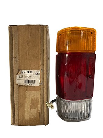 Lanterna Traseira LE Lado Esquerdo Tricolor GM D20 C20 A20 Bonanza e Veraneio 85 a 96 Original Arteb 0260019 C/ Detalhe