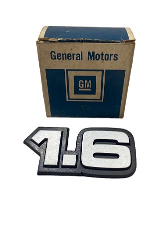 Emblema 1.6 Tampa Traseiro Porta-Malas GM Chevette 83/87 Chevy 500 83/87 Marajó 83/87 Monza 83/87 Original GM 94633247