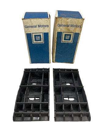 Par Retentor Cobertura Parachoque Traseiro GM Corsa Classic Sedan 96 a 12 Original GM 93236282 93236281 Novos de Época