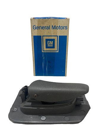 Maçaneta Interna da Porta Traseira Lado Esquerdo do GM Corsa de 1996 a 2017 Original GM 90431363 Nova de Época