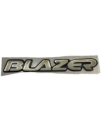 Emblema Blazer Porta GM Blazer 1997 até 2002 Original GM 93248641 Novo de Época