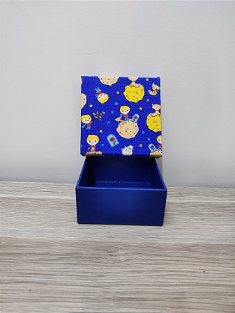 Caixa MDF azul decorada com tecido Pequeno Príncipe