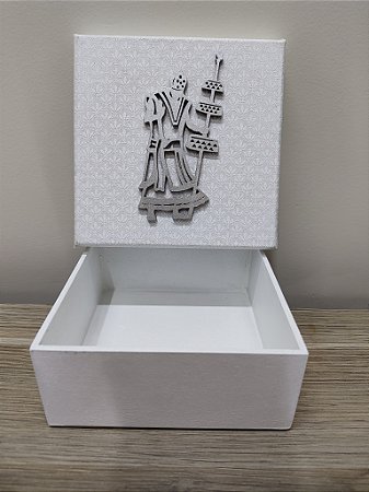 Caixa MDF branco decorada com tecido branco aplique MDF Oxalá
