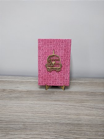 Caderno Personalizado brochura 96 folhas com tecido rosa gaiolas aplique MDF gaiola