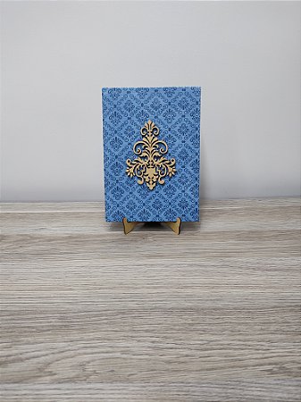 Caderno Personalizado brochura 48 folhas com tecido azul com brasões e aplique MDF brasão