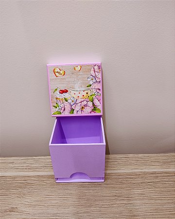 Caixa de chá rosa decorada com decoupage xícara e flores rosa