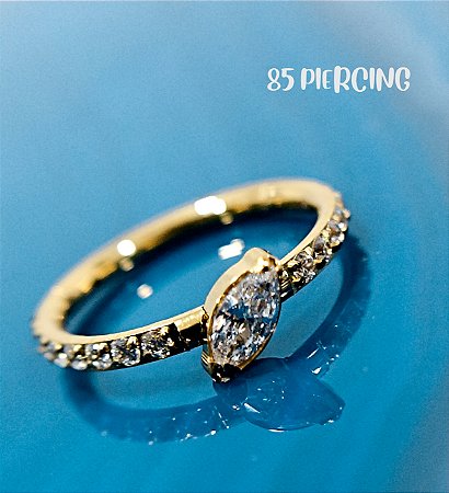 SEGMENTO TITÂNIO ZIRCÔNIA CRAVEJADA COM NAVETE GOLD PVD