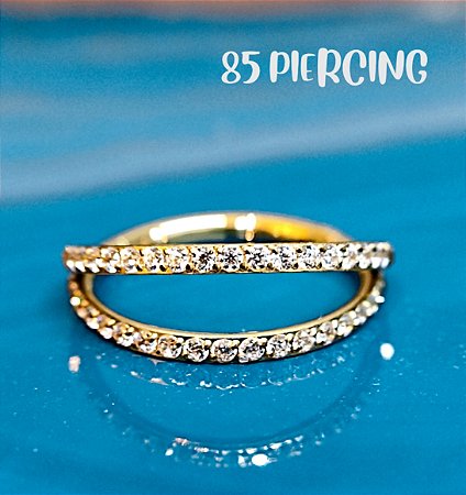 SEGMENTO DUPLO ZIRCÔNIAS CRAVEJADAS TITÂNIO 12MM GOLD PVD